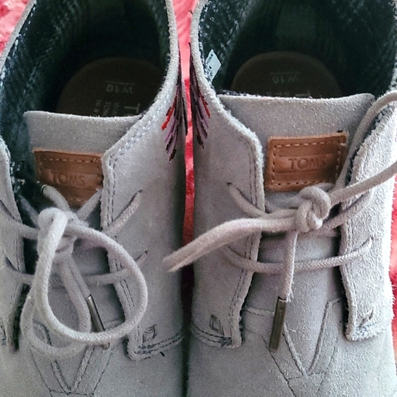 TOMS Grey Suede Wedge size W10. - Picture 3 of 4